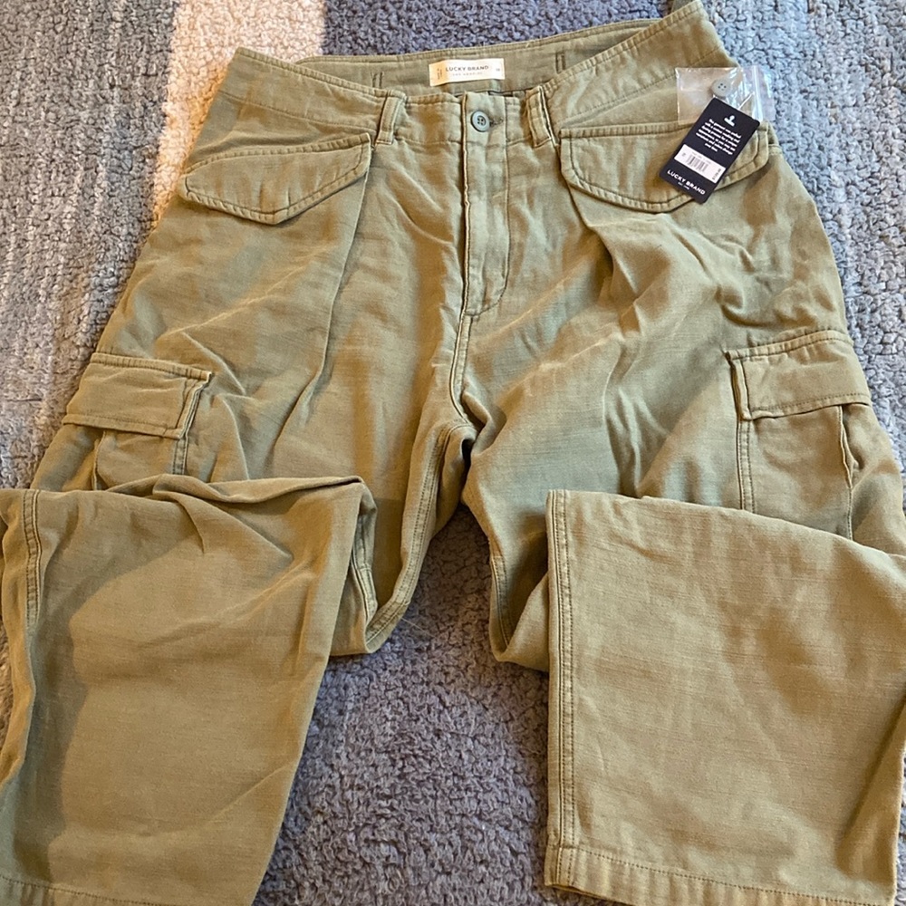 NWT Lucky Brand relaxed military cargo pants-olive. Size 10